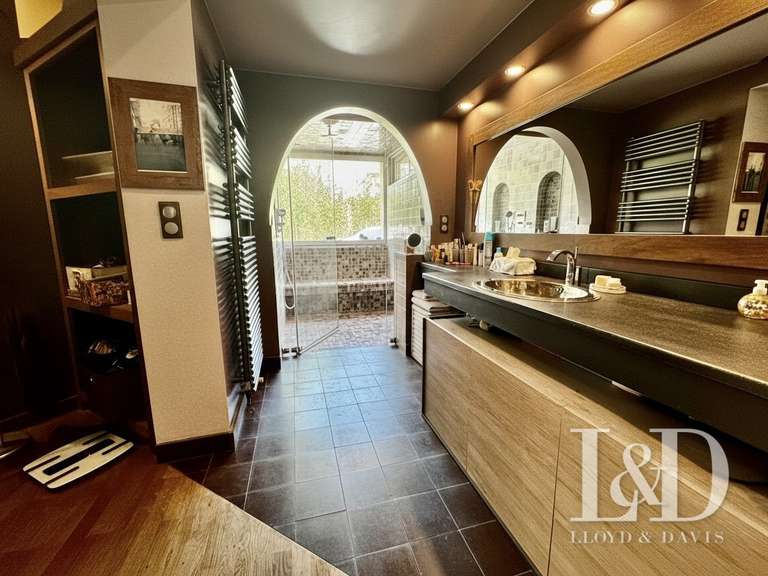 Maison Annonay - 5 chambres - 313m²