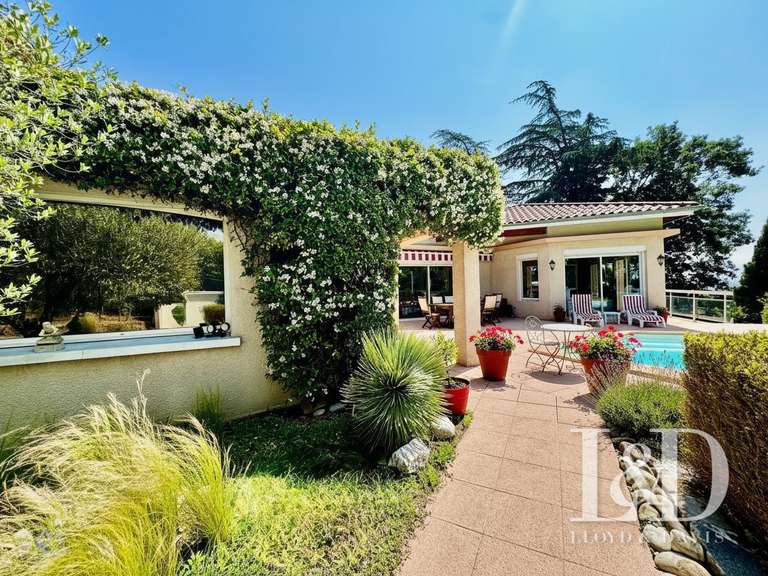 Maison Annonay - 5 chambres - 313m²