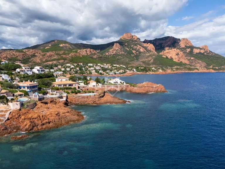 Villa antheor - 5 bedrooms - 343m²