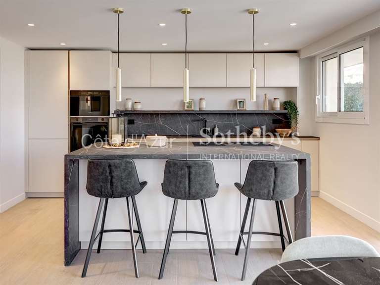 Appartement Antibes - 2 chambres - 9393m²