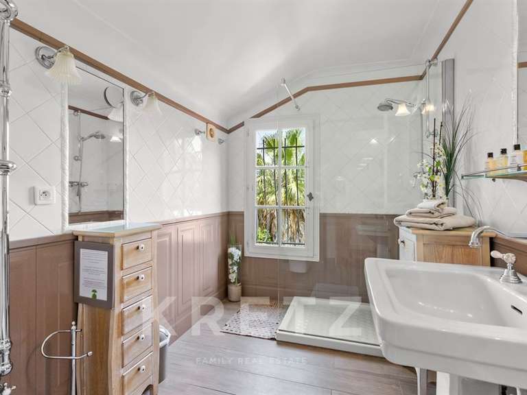 Maison avec Vue sur mer Antibes - 9 chambres - 300m²