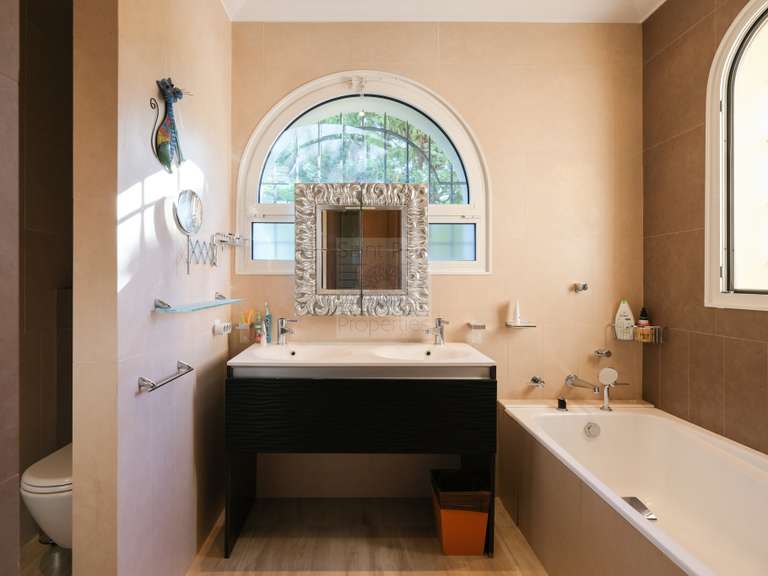 Maison Antibes - 4 chambres - 247m²