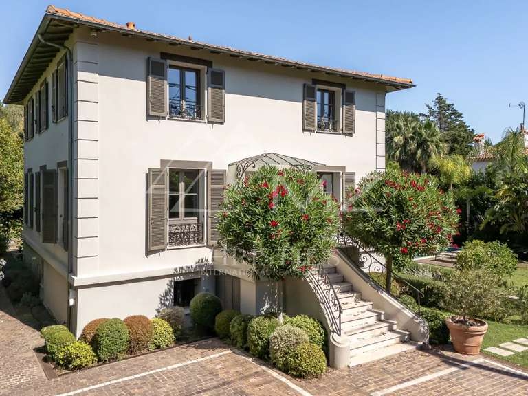 Maison Antibes - 5 chambres - 239m²