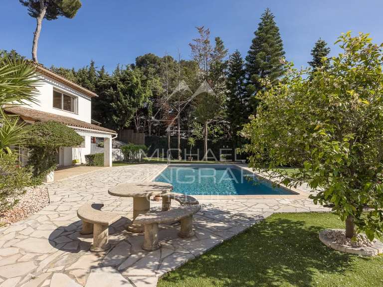 Maison Antibes - 3 chambres - 302m²