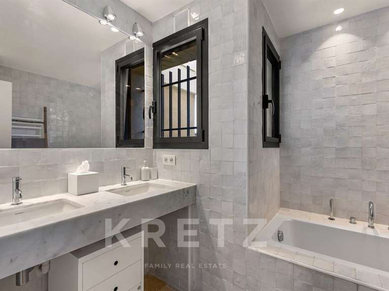 Maison Antibes - 5 chambres - 214m²