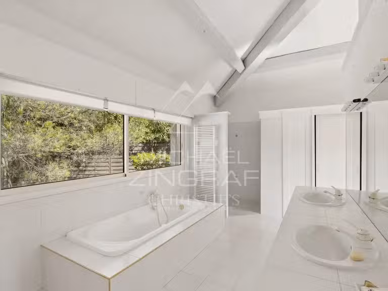Maison Antibes - 3 chambres - 302m²