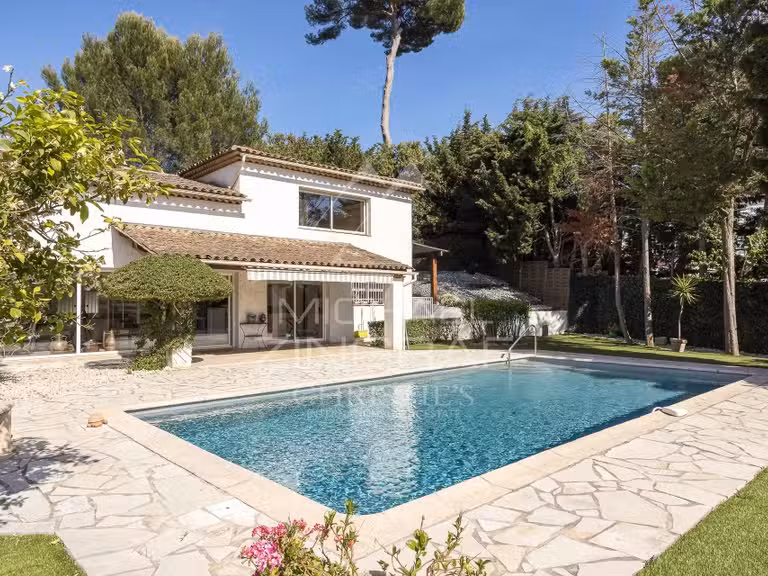 Maison Antibes - 3 chambres - 302m²