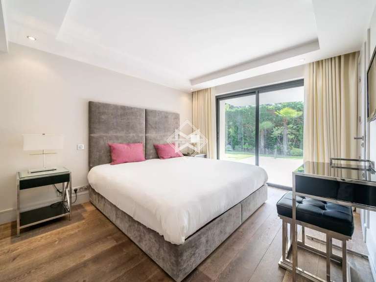 Villa Antibes - 5 chambres - 255m²