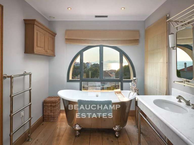 Villa with Sea view Antibes - 4 bedrooms - 300m²