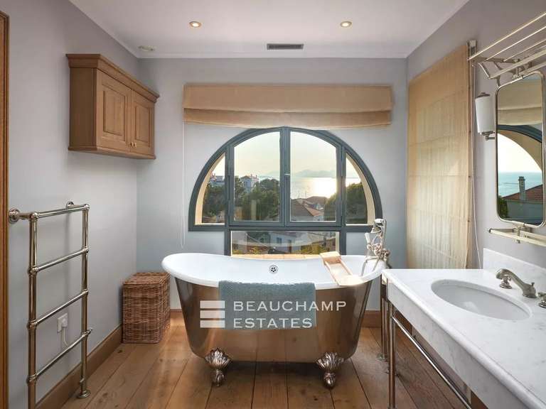 Villa with Sea view Antibes - 4 bedrooms - 300m²
