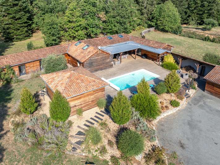 Maison Antonne-et-Trigonant - 5 chambres - 220m²