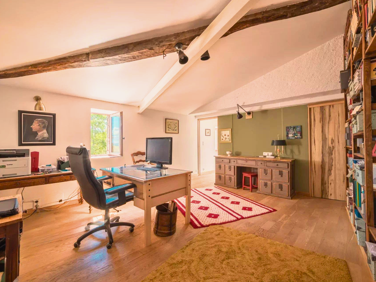 House Apt - 6 bedrooms - 273m²