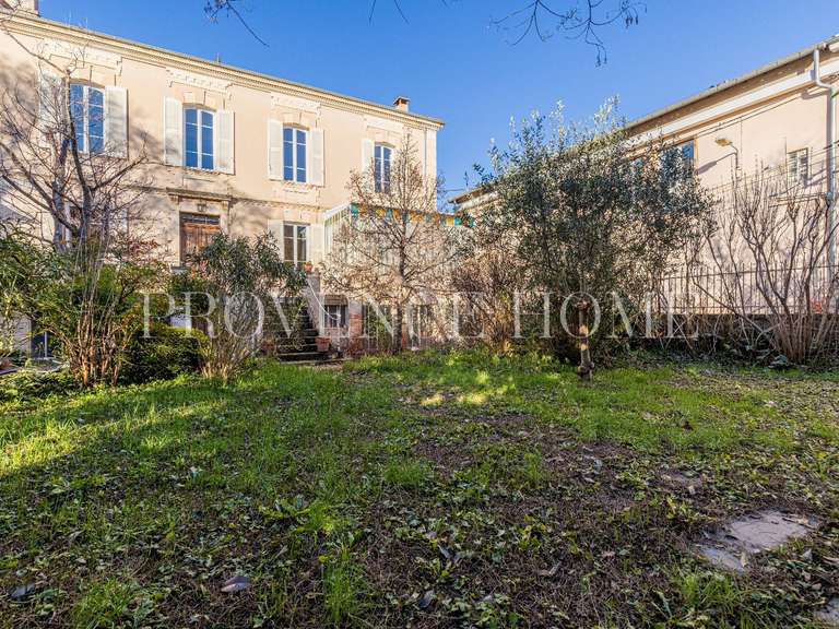 House Apt - 9 bedrooms - 360m²