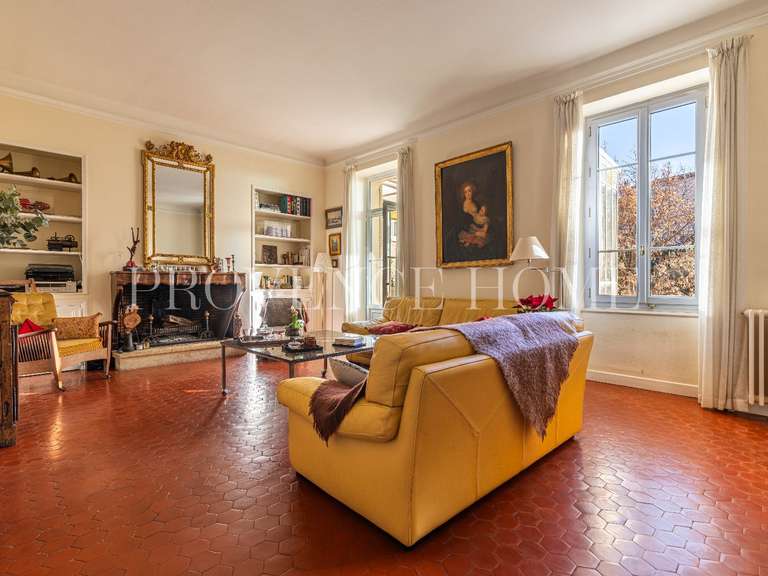 House Apt - 9 bedrooms - 360m²