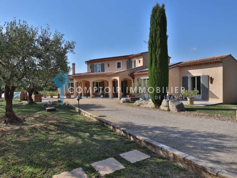 House Apt - 3 bedrooms - 237m²