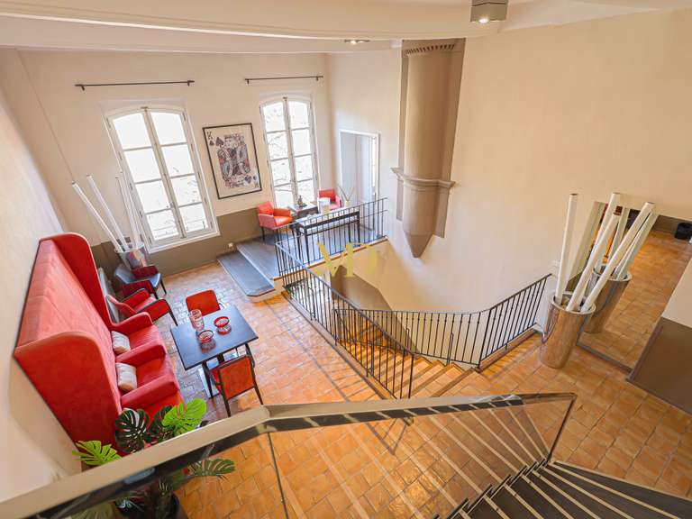 House Apt - 1000m²
