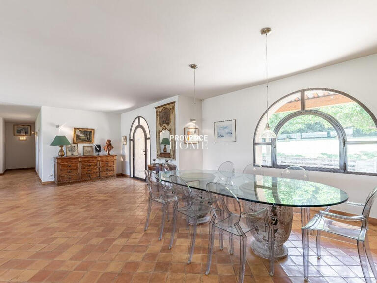 Property Apt - 2 bedrooms - 290m²