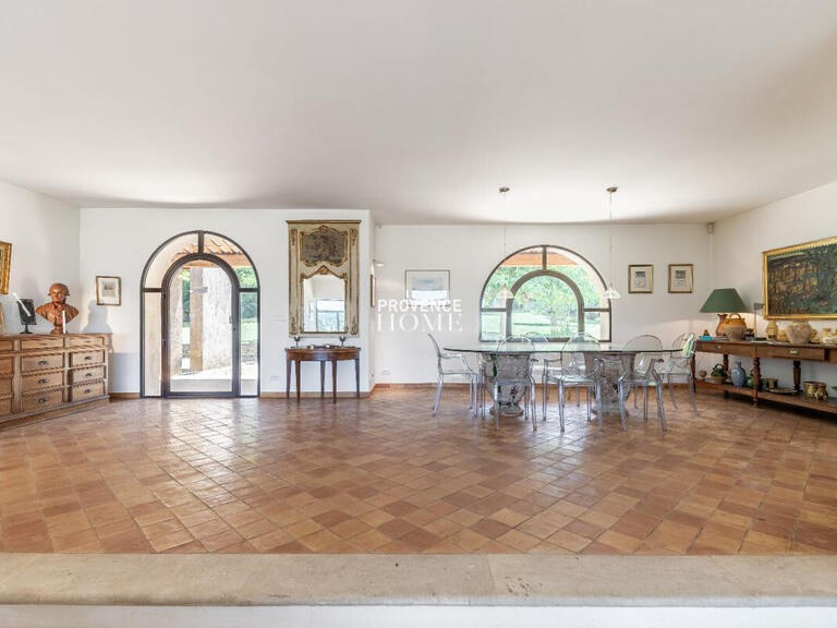 Property Apt - 2 bedrooms - 290m²