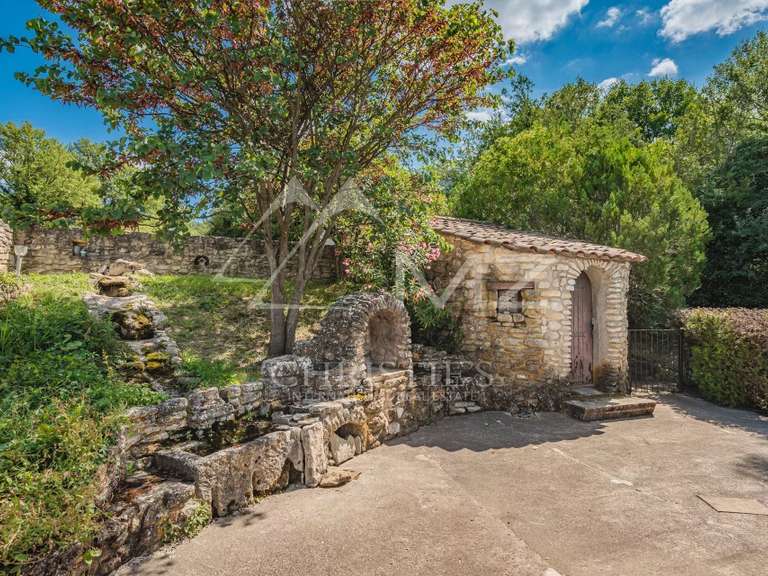 Property Apt - 6 bedrooms - 496m²