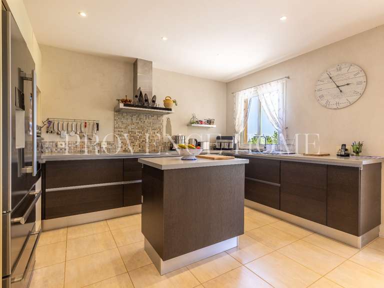 Property Apt - 6 bedrooms - 270m²