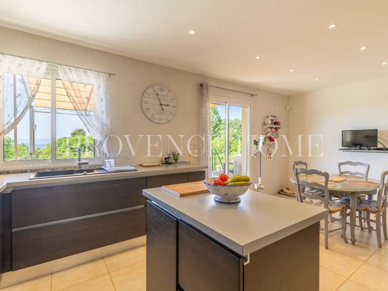 Property Apt - 6 bedrooms - 270m²