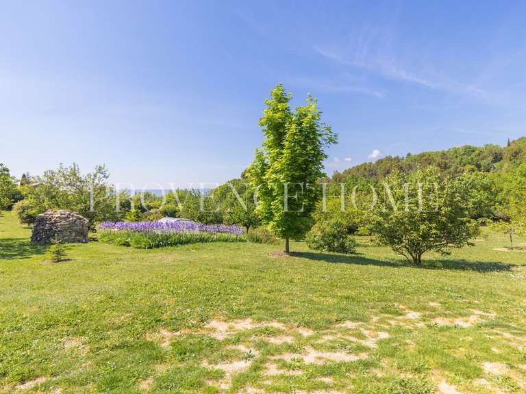 Property Apt - 6 bedrooms - 270m²