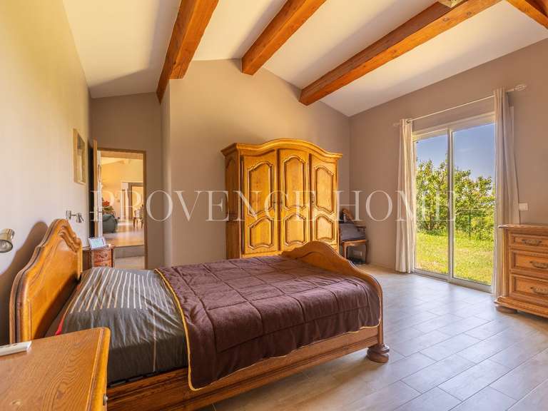 Property Apt - 6 bedrooms - 270m²
