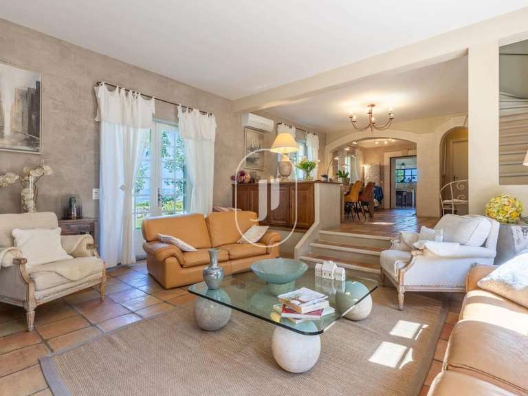 Propriété Apt - 4 chambres - 192m²