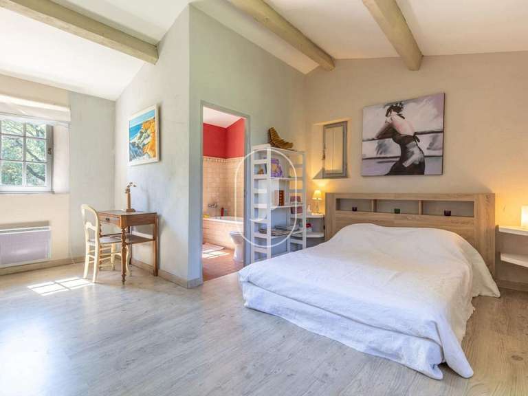 Propriété Apt - 4 chambres - 192m²