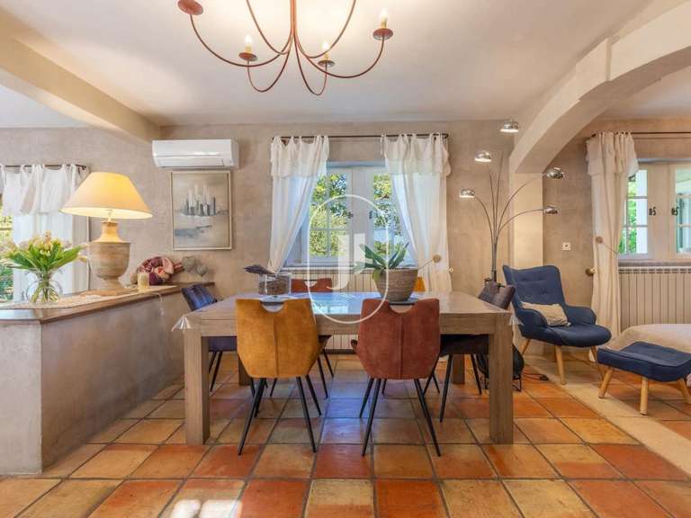 Propriété Apt - 4 chambres - 192m²