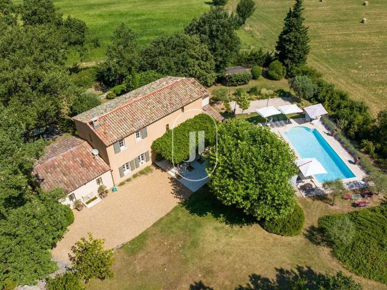 Propriété Apt - 4 chambres - 192m²