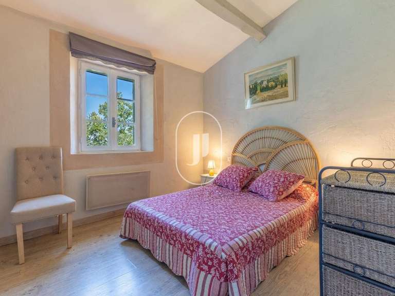Propriété Apt - 4 chambres - 192m²