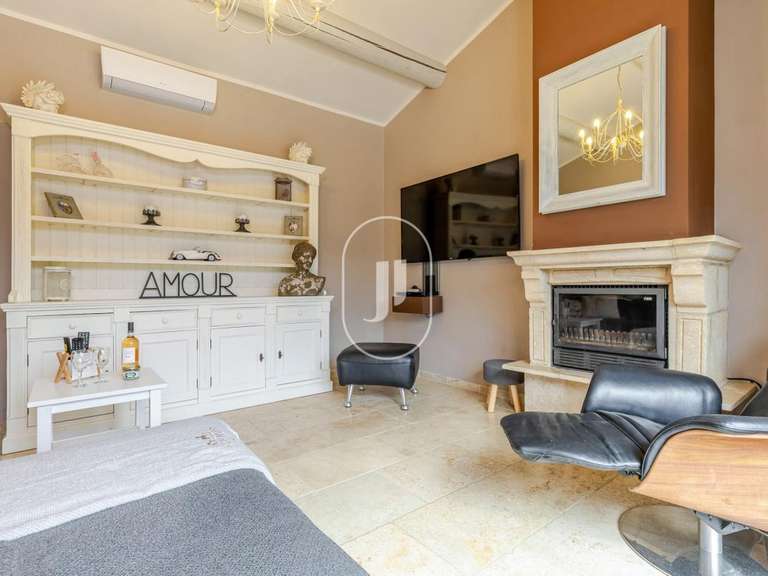 Villa Apt - 10 bedrooms - 339m²