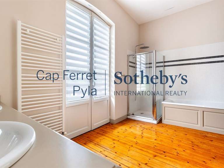 Maison Arcachon - 6 chambres - 302m²