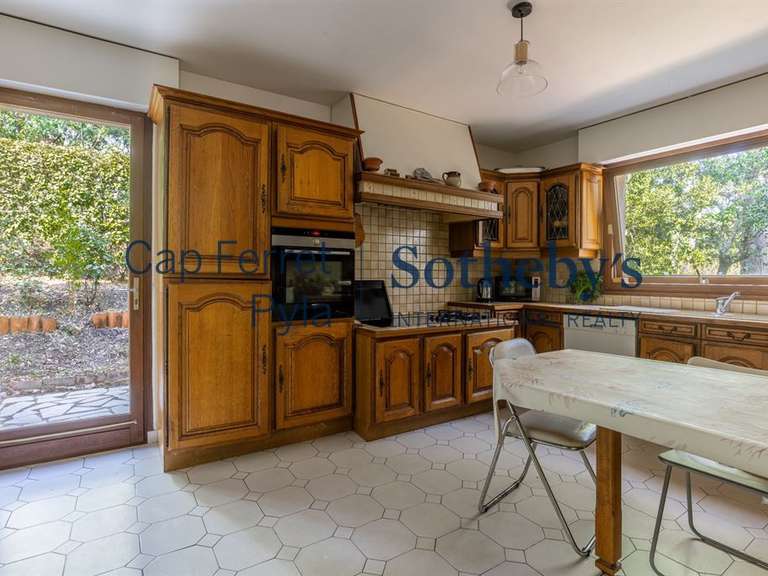 House Arcachon - 6 bedrooms - 236m²