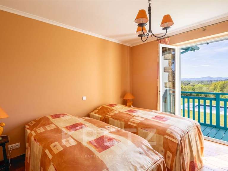 Maison Arcangues - 6 chambres - 315m²