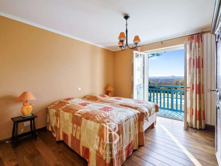 House Arcangues - 6 bedrooms - 312m²