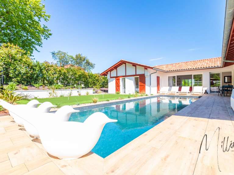 House Arcangues - 4 bedrooms - 214m²
