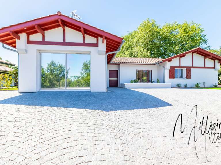 House Arcangues - 4 bedrooms - 214m²