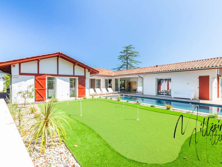House Arcangues - 4 bedrooms - 214m²