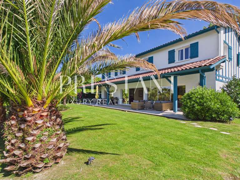 House Arcangues - 6 bedrooms - 270m²