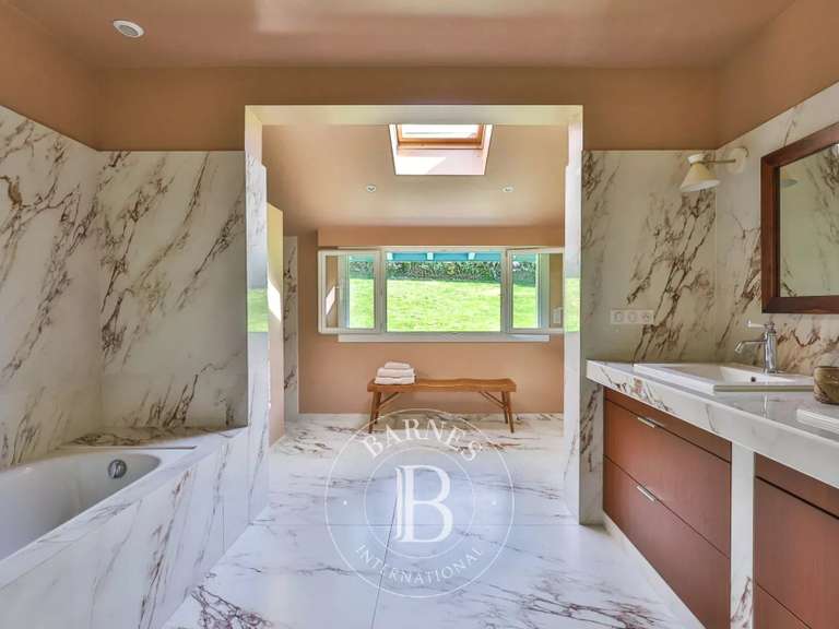 House Arcangues - 6 bedrooms - 380m²