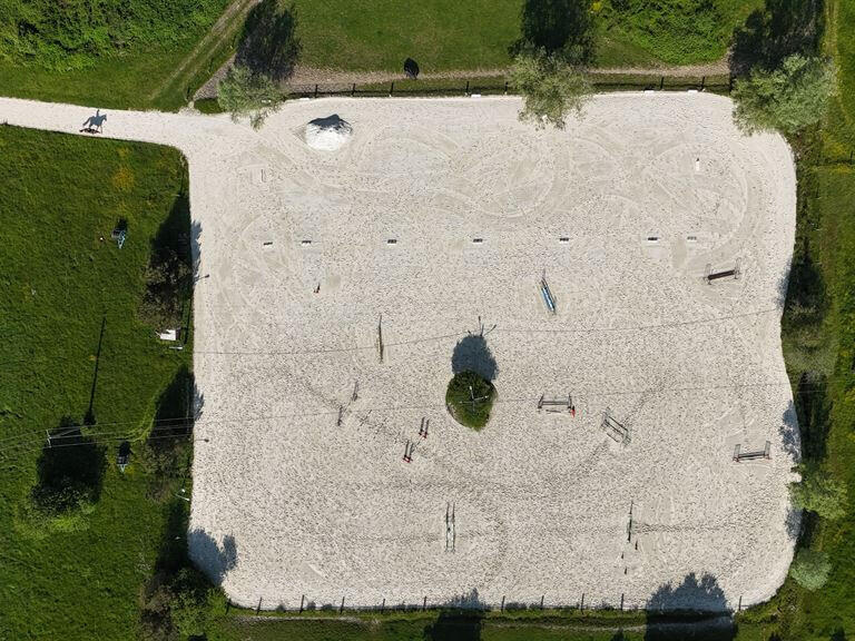 Equestrian property Ardon