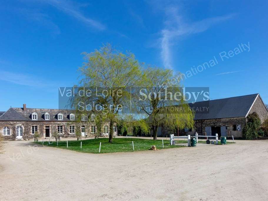 Equestrian property Ardon
