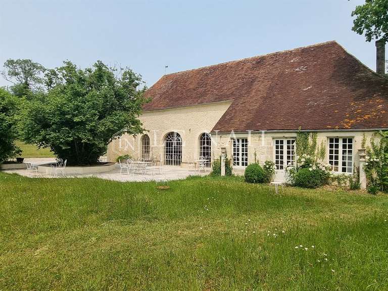 Castle Argentan - 12 bedrooms - 600m²