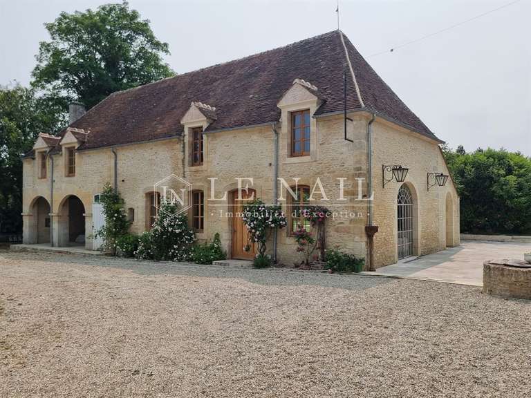 Castle Argentan - 12 bedrooms - 600m²