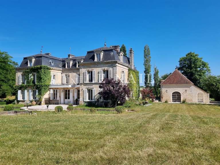 Château Argentan - 12 chambres - 600m²