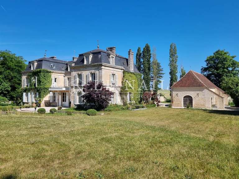 Château Argentan - 12 chambres - 600m²