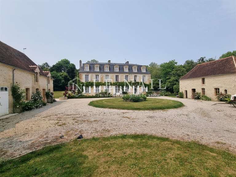 Château Argentan - 12 chambres - 600m²