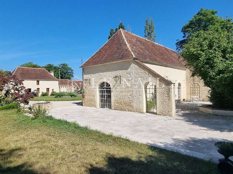 Château Argentan - 12 chambres - 600m²